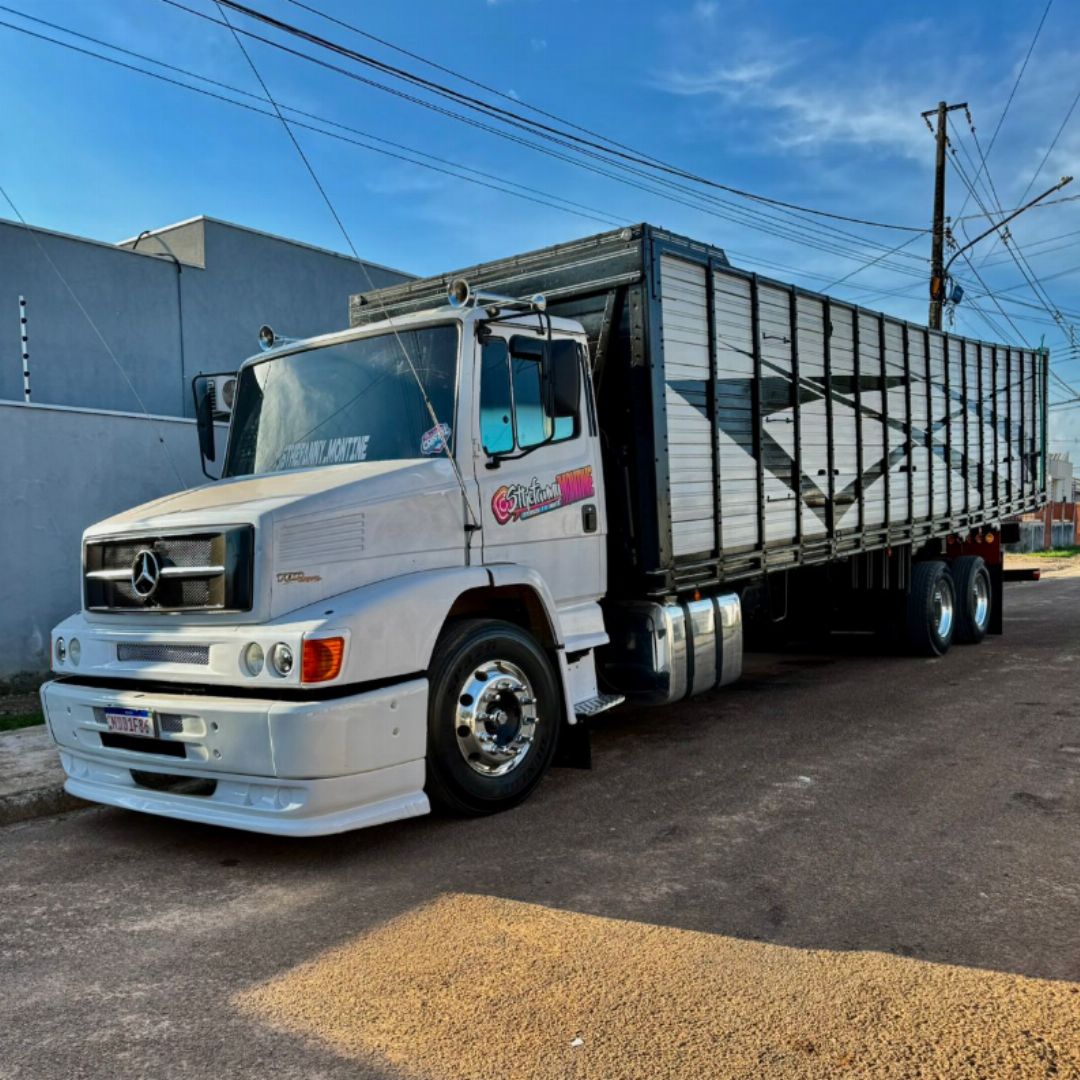 Caminhão mercedes  Rodas de alumínio alcoa Suspensão a ar Interna feita